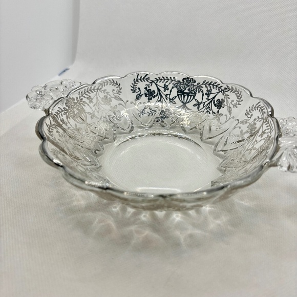 Silver City, Silver Inlay "Basket of Flowers with Garland" Glass Bowl w/ Handles - Picture 1 of 7